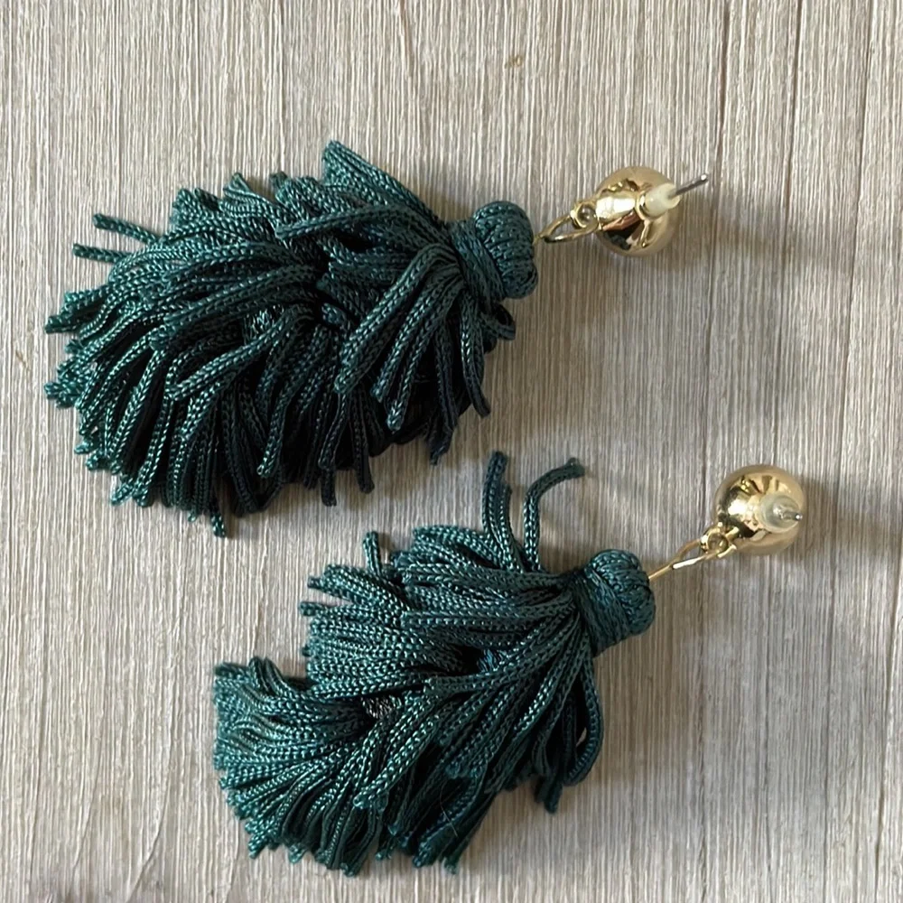 Bundle of gold fashion earrings - Picture 7 of 10